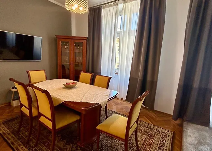 Vintage Senacka 3 Apartment